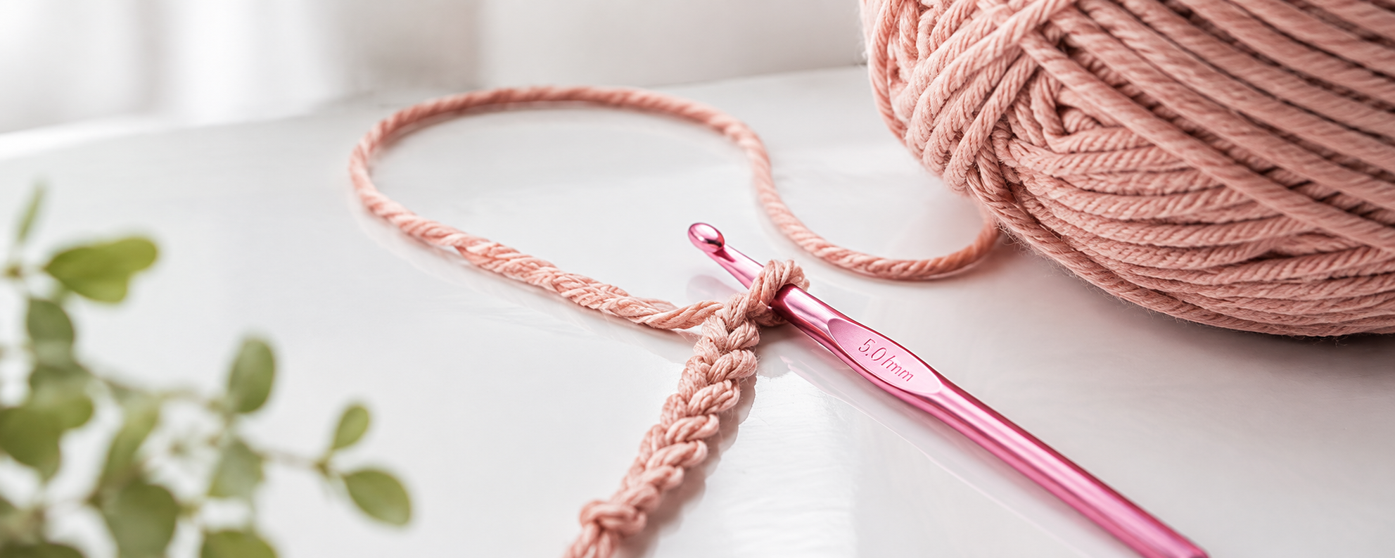 Crochet en rosa suave y textura artesanal